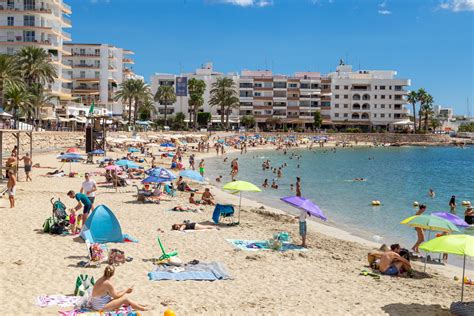 que ver en santa eulalia ibiza|Santa Eulalia: guía de viaje por el pueblo más emblemático de Ibiza